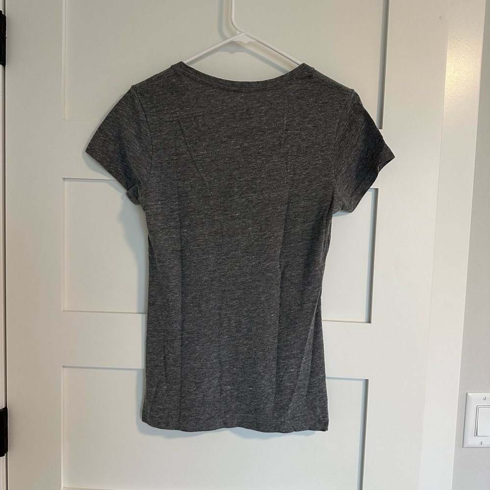 LAST CHANCE! Women’s Under Armour ⚾️ MN Twins Baseball V-Neck. Size medium. - Picture 2 of 3